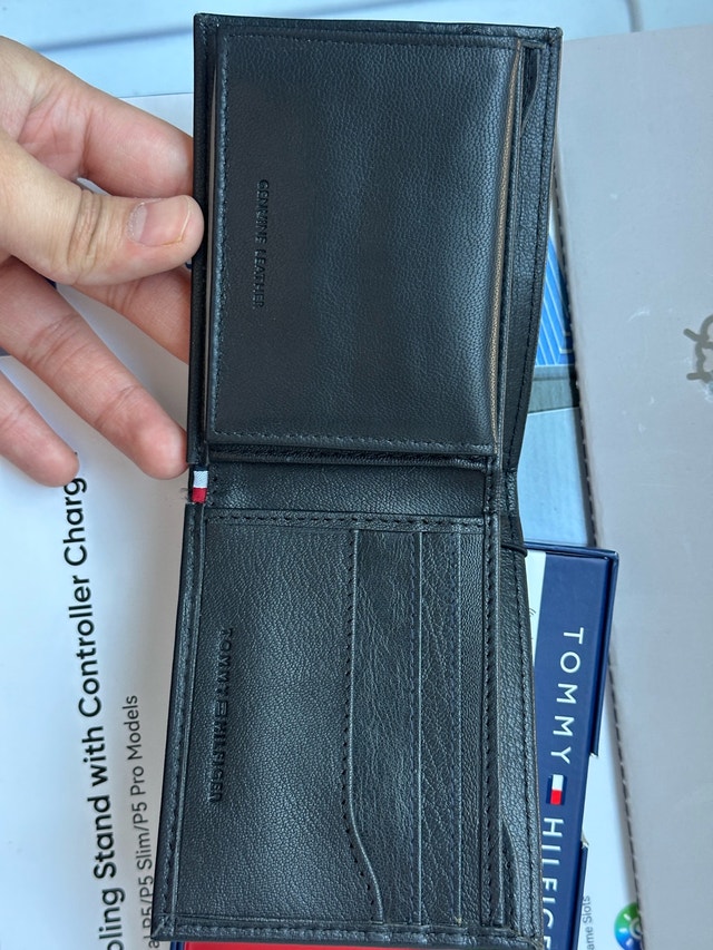 Tommy Hilfiger Men's Genuine Leather Bifold Wallet - photo 4
