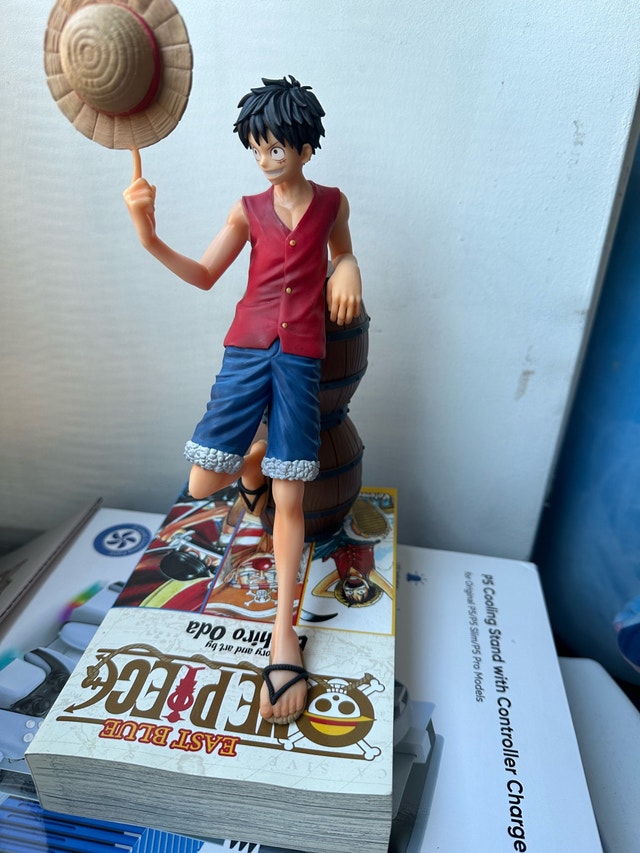 One Piece Monkey D. Luffy Figure & Manga (1-3)