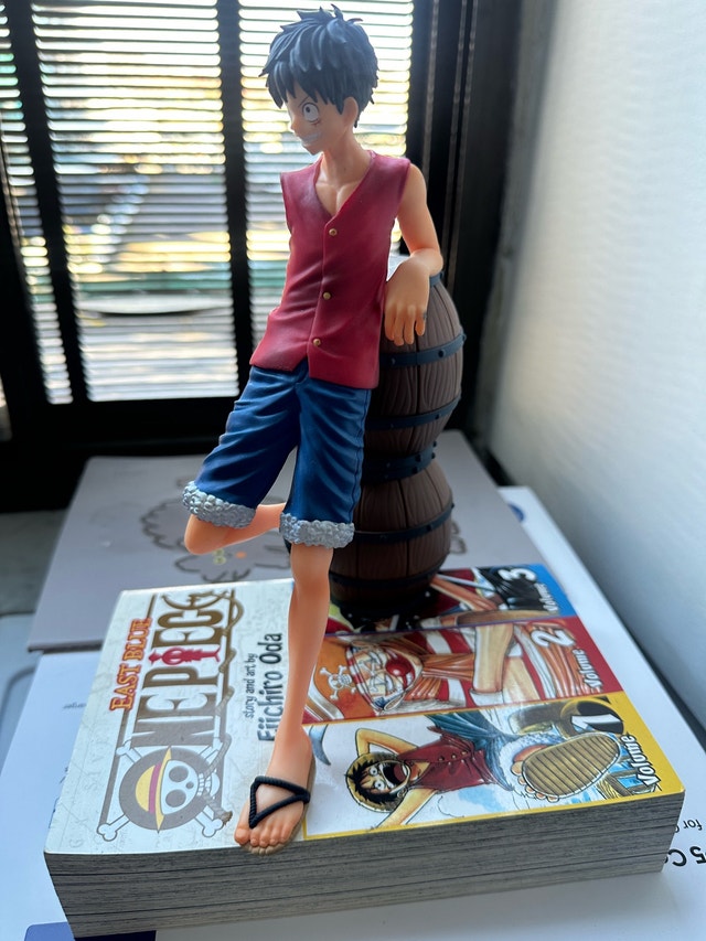 One Piece Monkey D. Luffy Figure & Manga (1-3) - photo 2