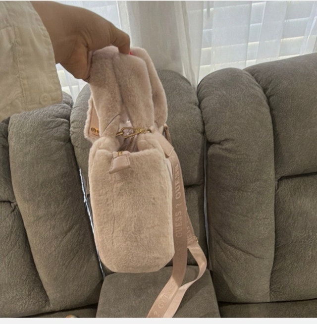 Guess Vanna Faux-Fur Logo Satchel - photo 2