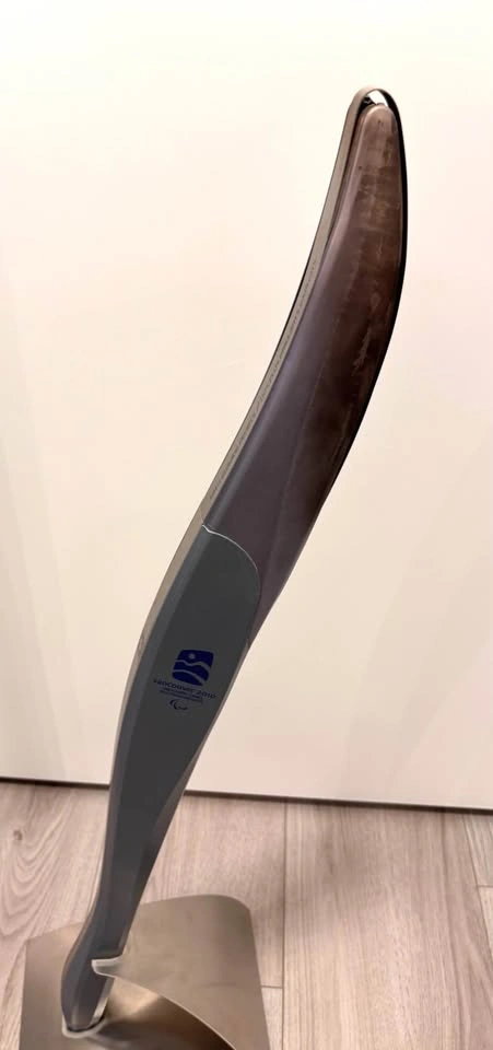 Vancouver 2010 Paralympic Torch with Limited Edition Stand - photo 5