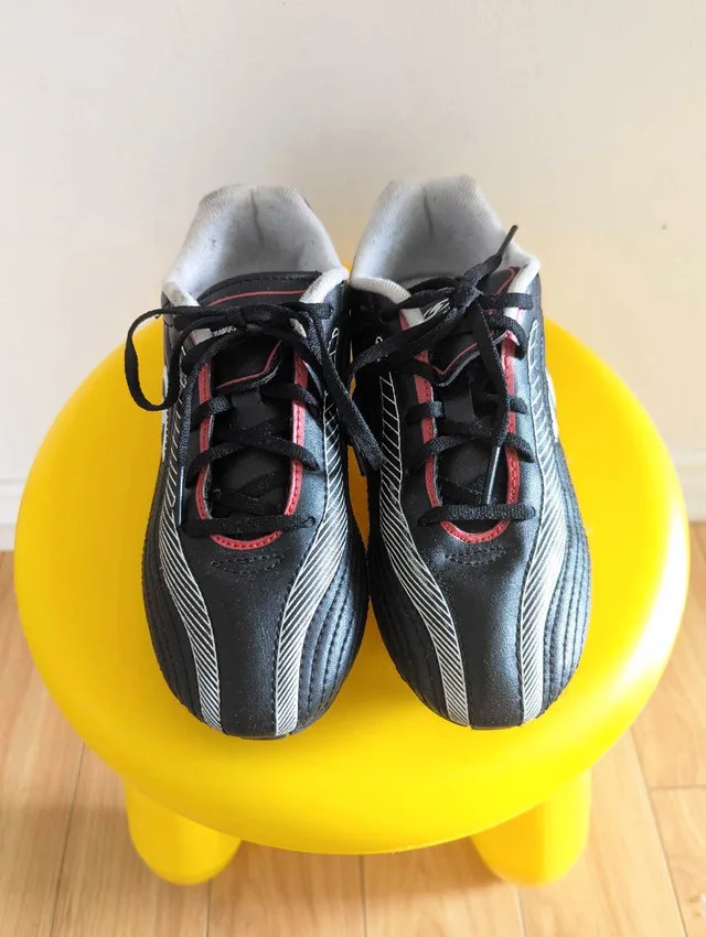 Boys size 2 soccer shoes in black thumbnail