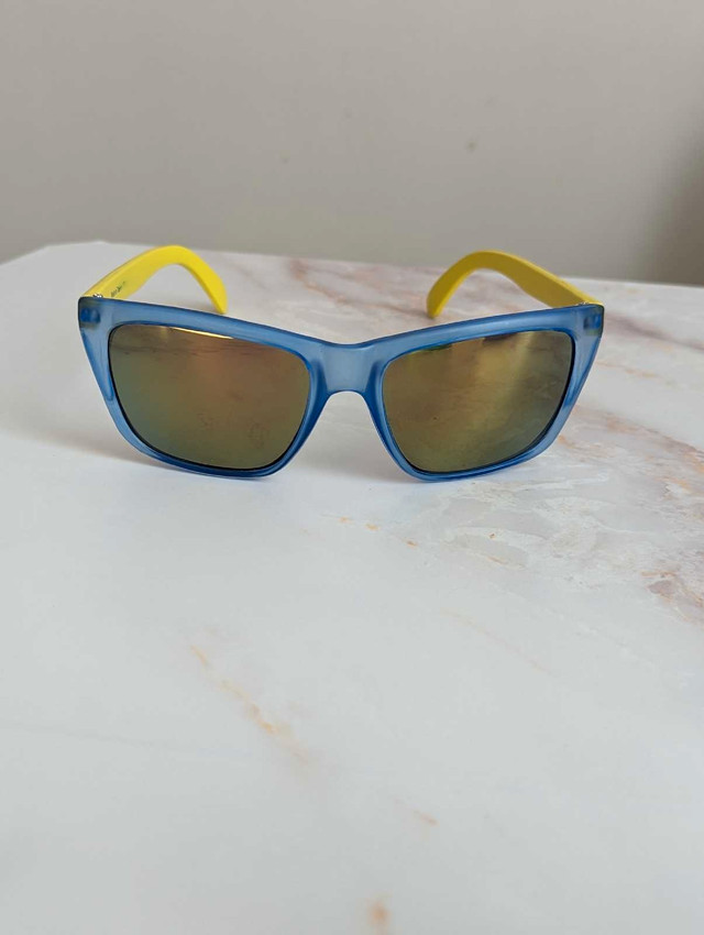 Carter's kids sunglasses S (4-6Y)