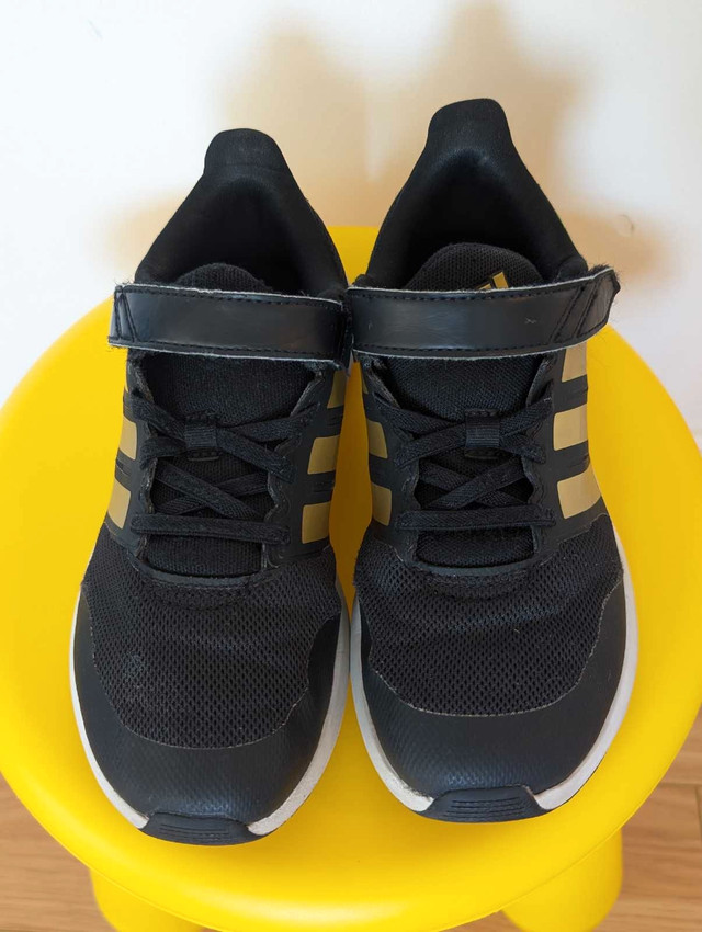 Kids size 2 Adidas running shoes gently used - photo 4
