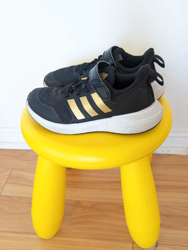 Kids size 2 Adidas running shoes gently used - photo 5