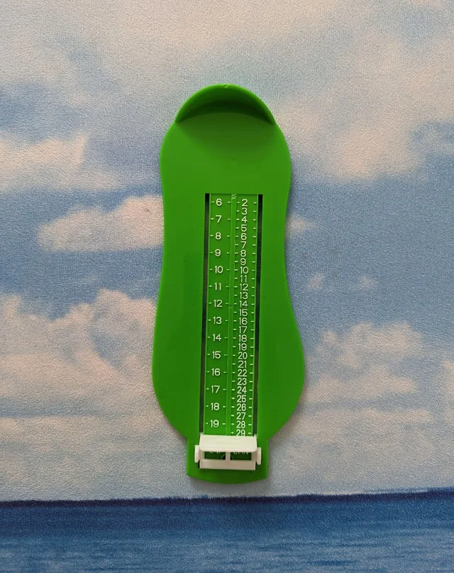 Kids shoes size measuring tool thumbnail