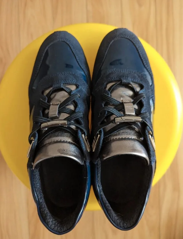 Gently used GEOX Navy Blue Sneakers size 5, EU 35 thumbnail