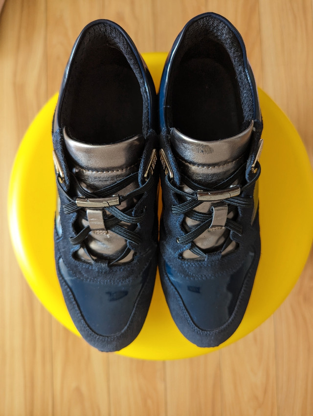 Gently used GEOX Navy Blue Sneakers size 5, EU 35 - photo 2
