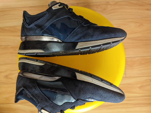 Gently used GEOX Navy Blue Sneakers size 5, EU 35 - photo 3
