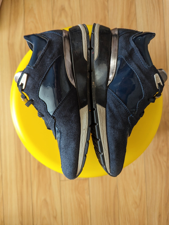 Gently used GEOX Navy Blue Sneakers size 5, EU 35 - photo 4