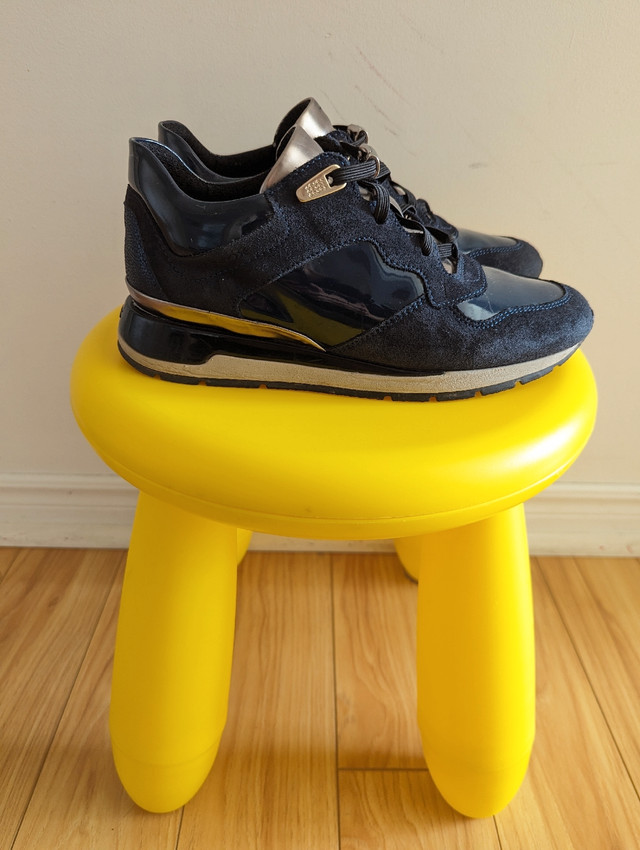 Gently used GEOX Navy Blue Sneakers size 5, EU 35 - photo 5