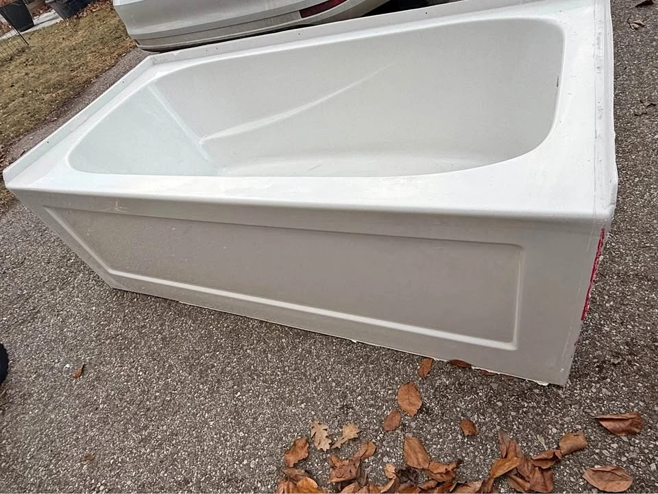 White Acrylic Alcove Bathtub