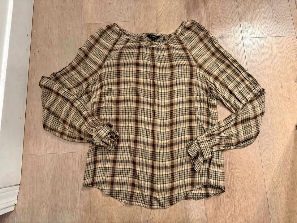 Wardrobe clearout! RW&CO Plaid blouse long sleeves blouse