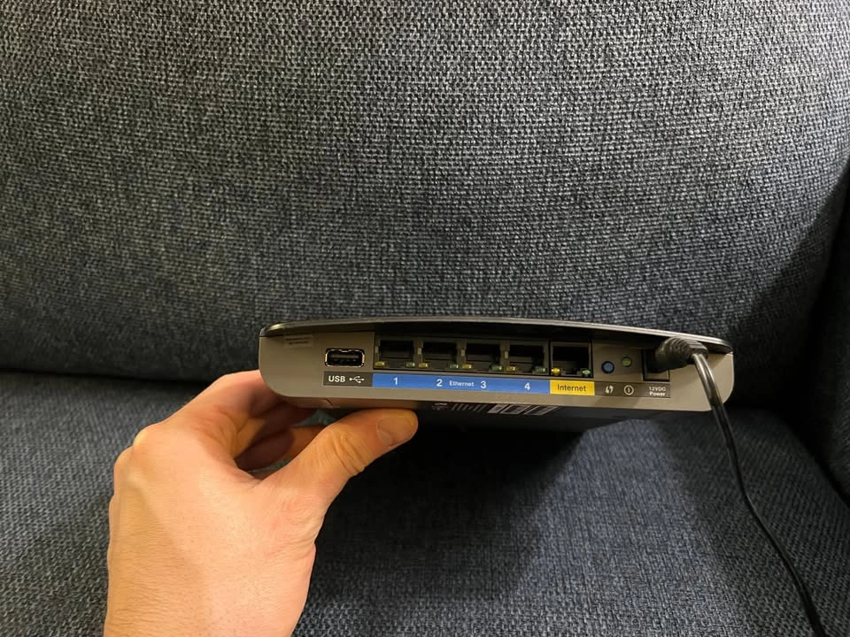 Linksys E3200 Router w/ Tomato custom firmware - photo 2