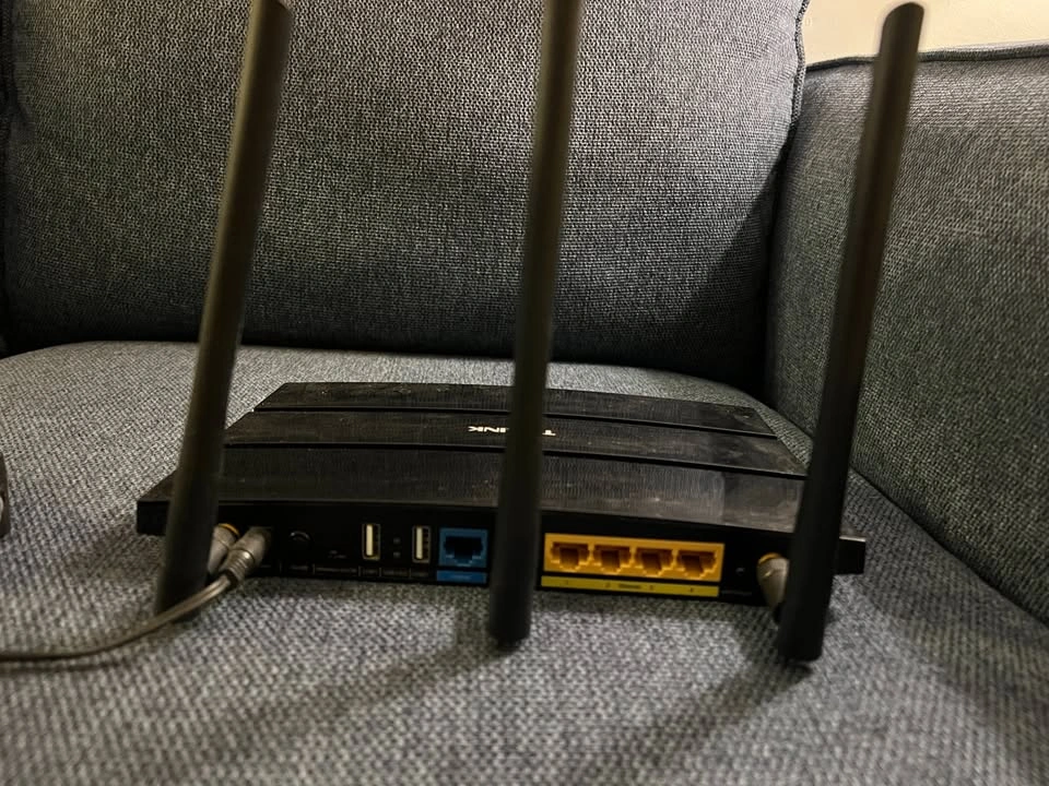 TP-Link Archer C7 v2 w/ OpenWrt/LuCI custom firmware - photo 2