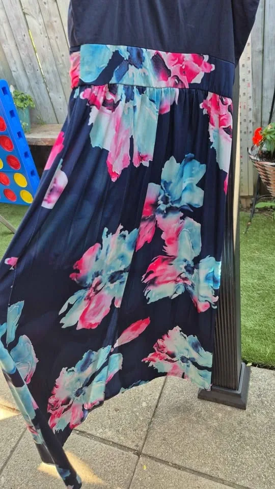 Maxi Dress, Size Medium, New, never worn. image indicator(6)