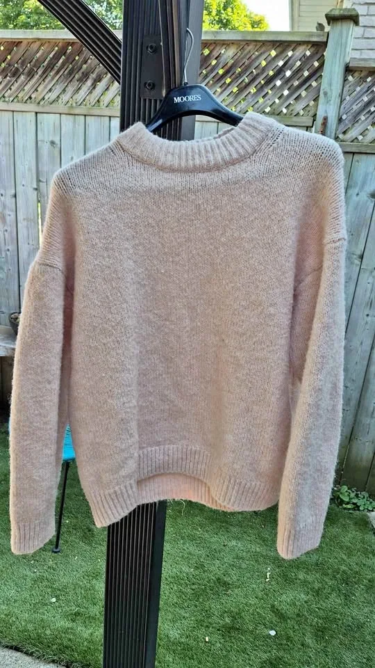 H&M Pink Sweater thumbnail