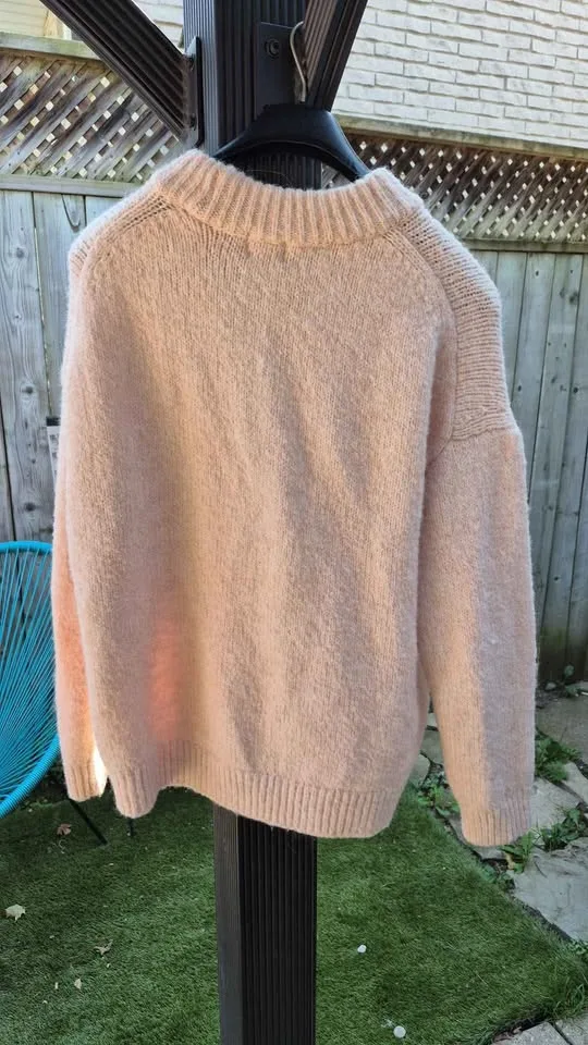 H&M Pink Sweater image indicator(2)