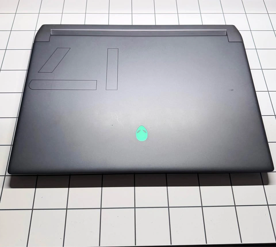 Alienware m17 R5 Gaming Laptop - RTX 3070 Ti, 360Hz - photo 4