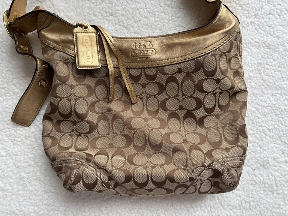 Coach Vintage Y2K Gold Bleeker Signature Hobo Bag - photo 2