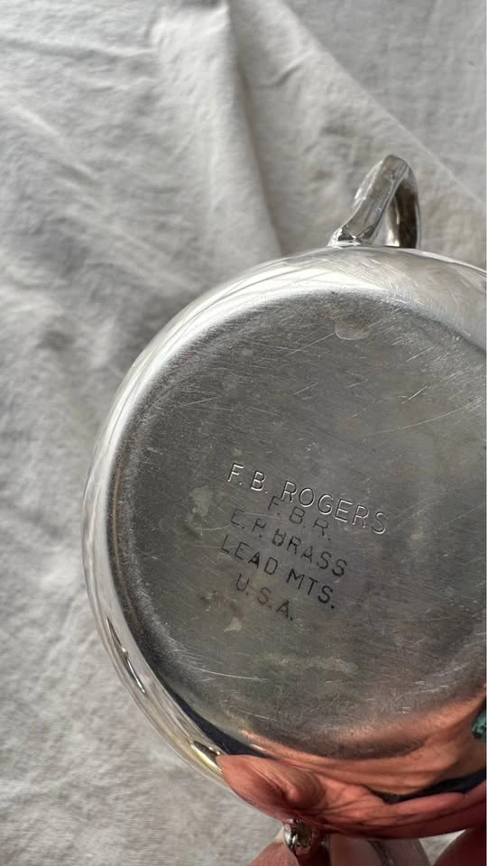 Vintage F.B. Rogers Creamer and Sugar Bowl w/ Lid ~ Silver Plate - photo 3