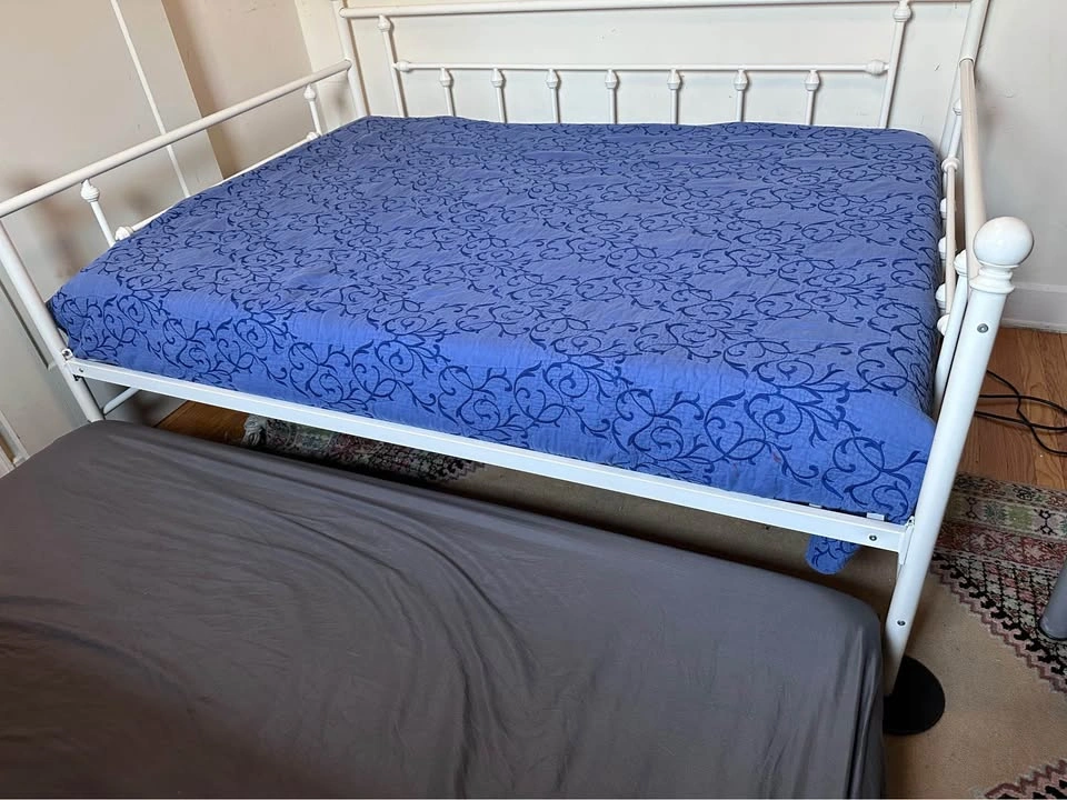 Full Size Day Bed with Twin trundle - photo 2