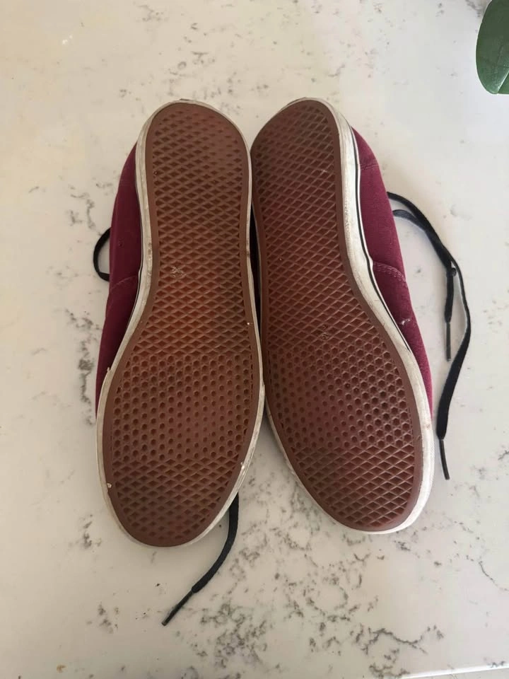 Vans Shoes (Women’s 7, Men’s 5.5) - photo 2