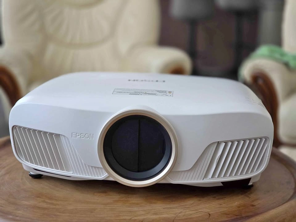 Epson Home Cinema 4010 4K HDR Projector w/ Ceiling Mount