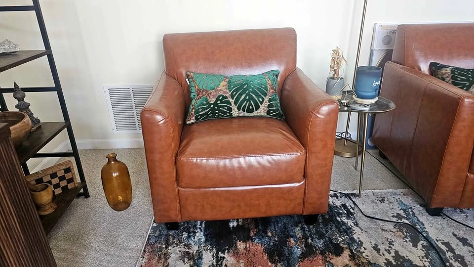 Cognac Leather Accent Chair with Pillow – Modern & Comfortable (
