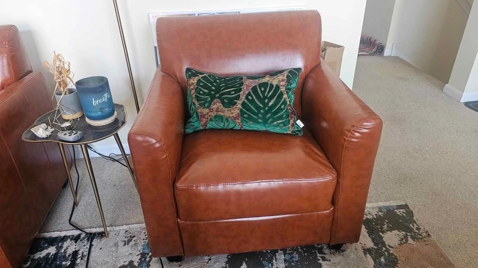Cognac Leather Accent Chair with Pillow – Modern & Comfortable ( - photo 2