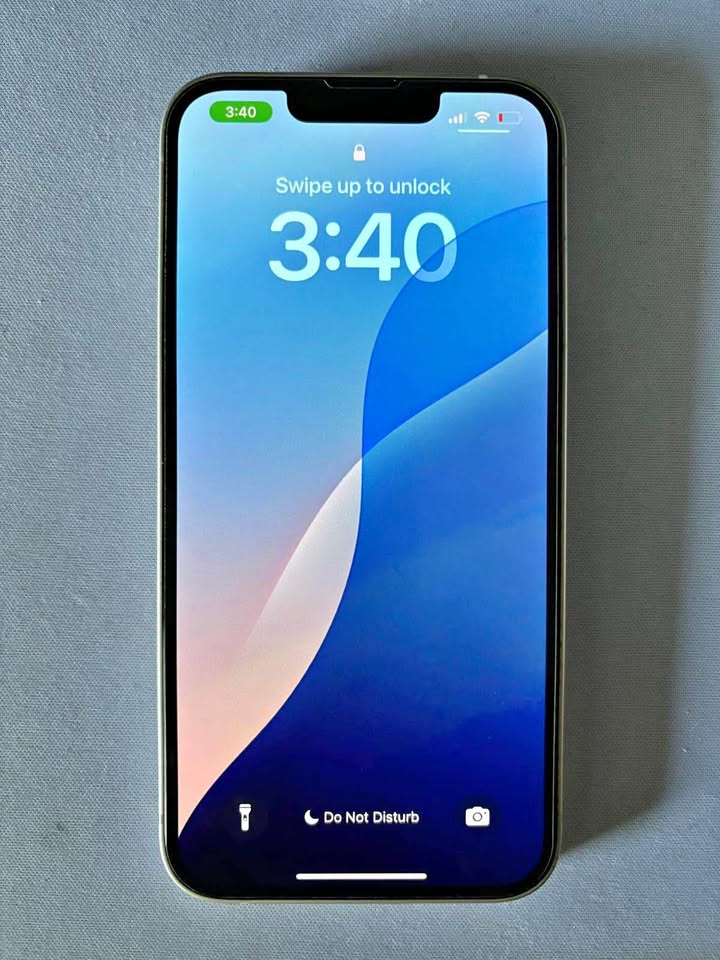 iPhone 14 128 GB(OPEN TO REASONABLE OFFERS)