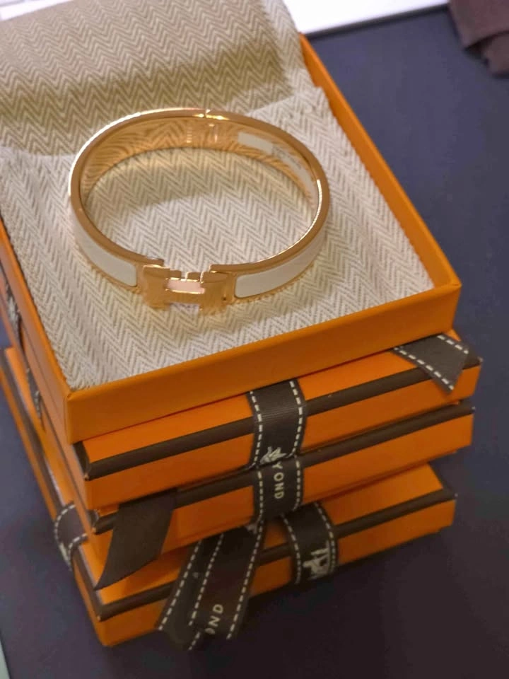 Hermès White Clic H Bracelet (5 Available)