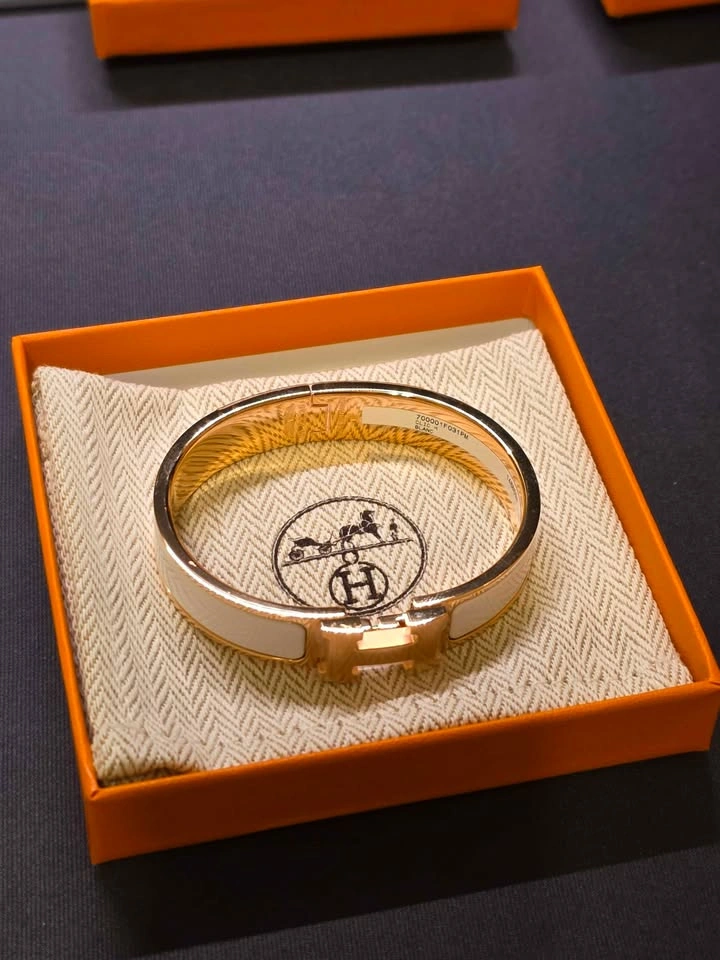 Hermès White Clic H Bracelet (5 Available) - photo 2