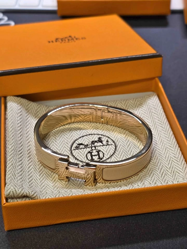 Hermès Cream Clic H Bracelet