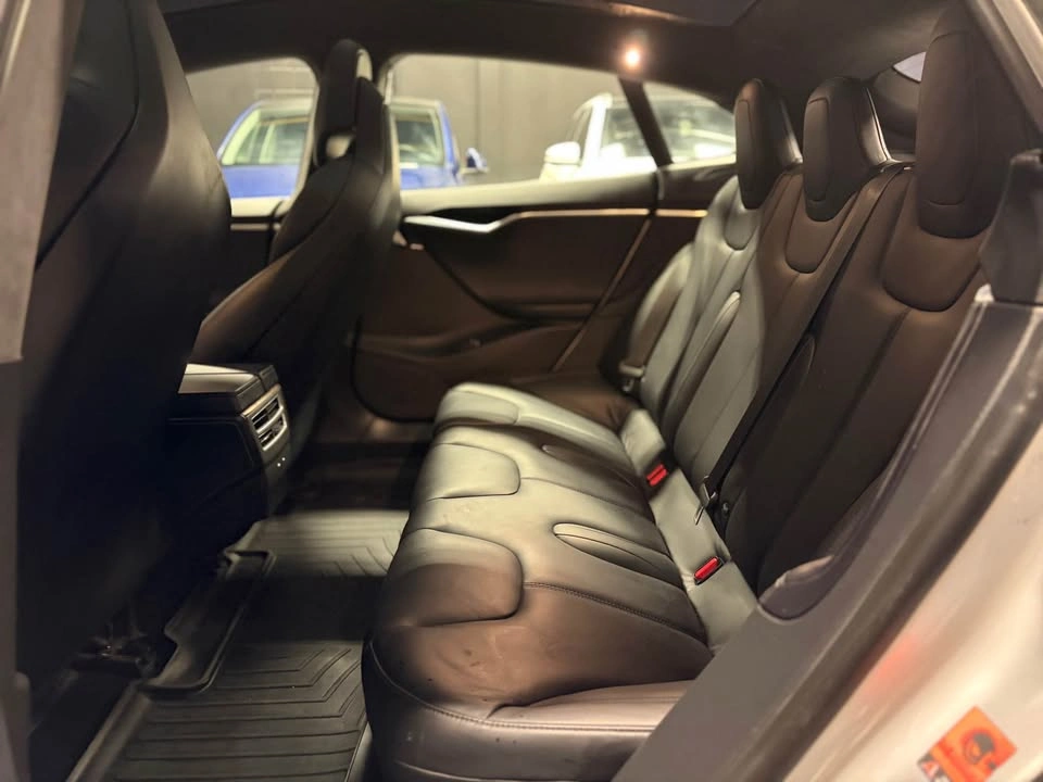 2016 Tesla Model S - photo 4