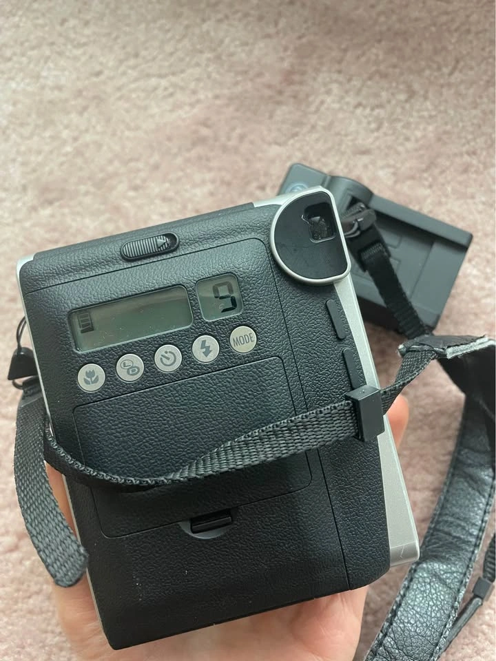 Fujifilm Instax Mini 90 Neo Classic Black Instant Camera - photo 2