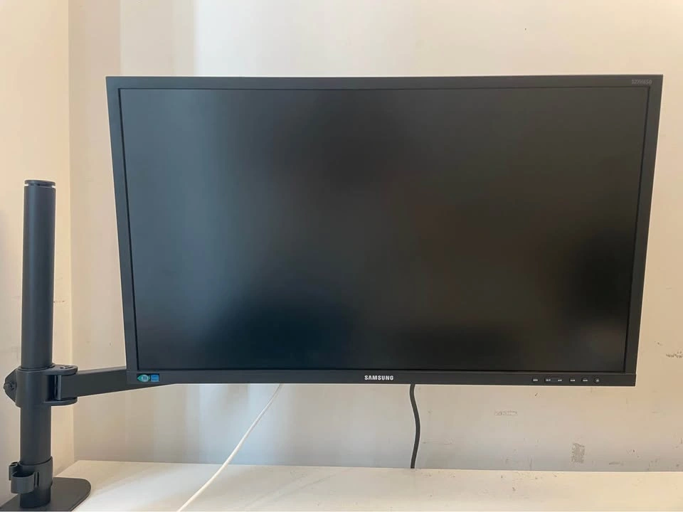 Samsung 27" Monitor with Monitor Arm (Model: S27H650FD)