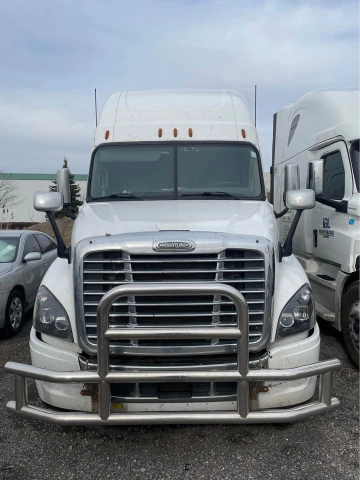 2012 Cascadia 18 Wheeler Manual - photo 2