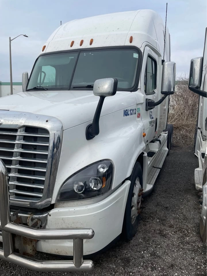 2012 Cascadia 18 Wheeler Manual - photo 4