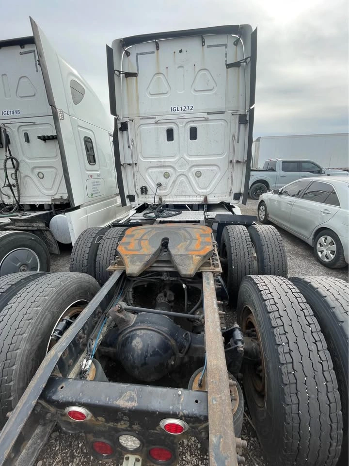 2012 Cascadia 18 Wheeler Manual - photo 5