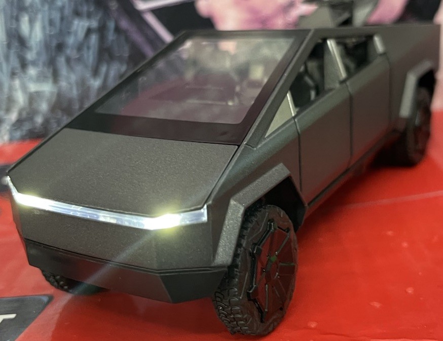 Free itams come with it❗️ -Tesla Cybertruck Metal Model 1:32