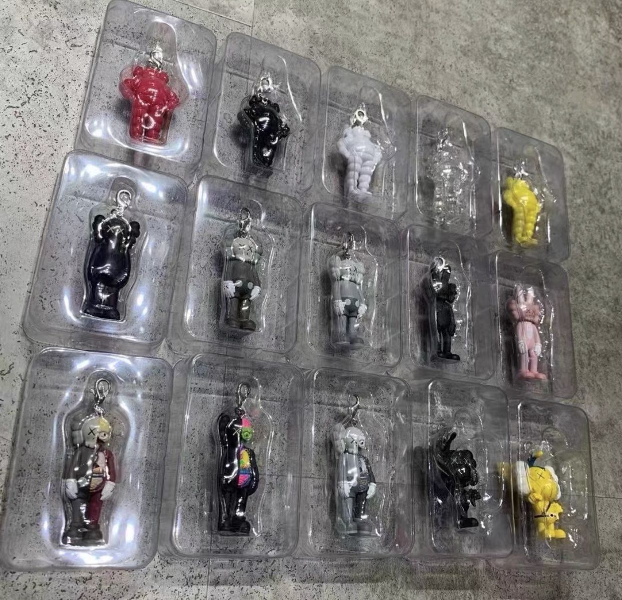 Kaws Tokyo Keychain - photo 2