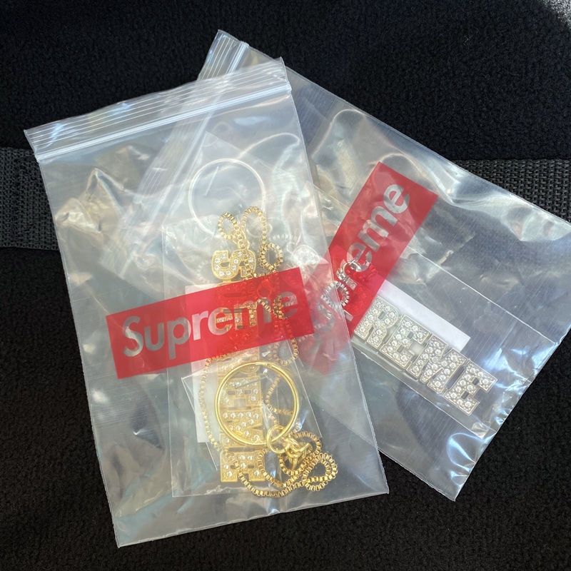 Supreme Block Logo Keychain - photo 2