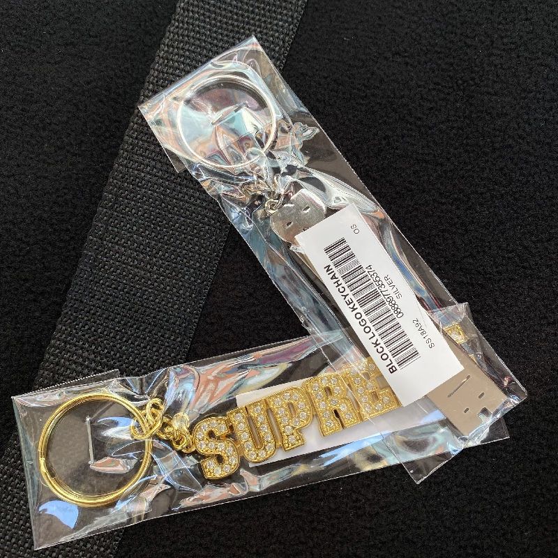 Supreme Block Logo Keychain - photo 3