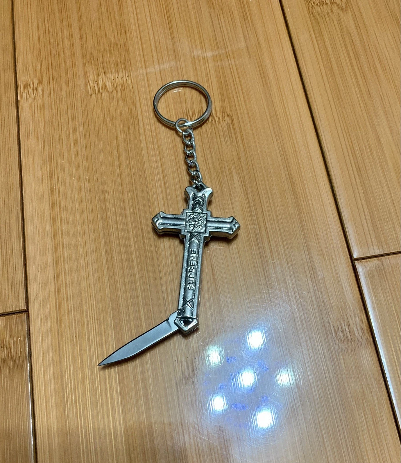 Supreme Cross Keychain Silver - photo 4