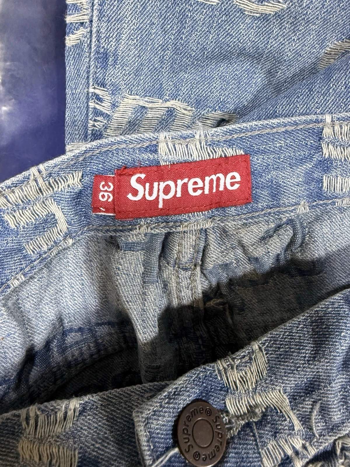 Supreme Frayed Logos Denim Jeans Size 32 - photo 2