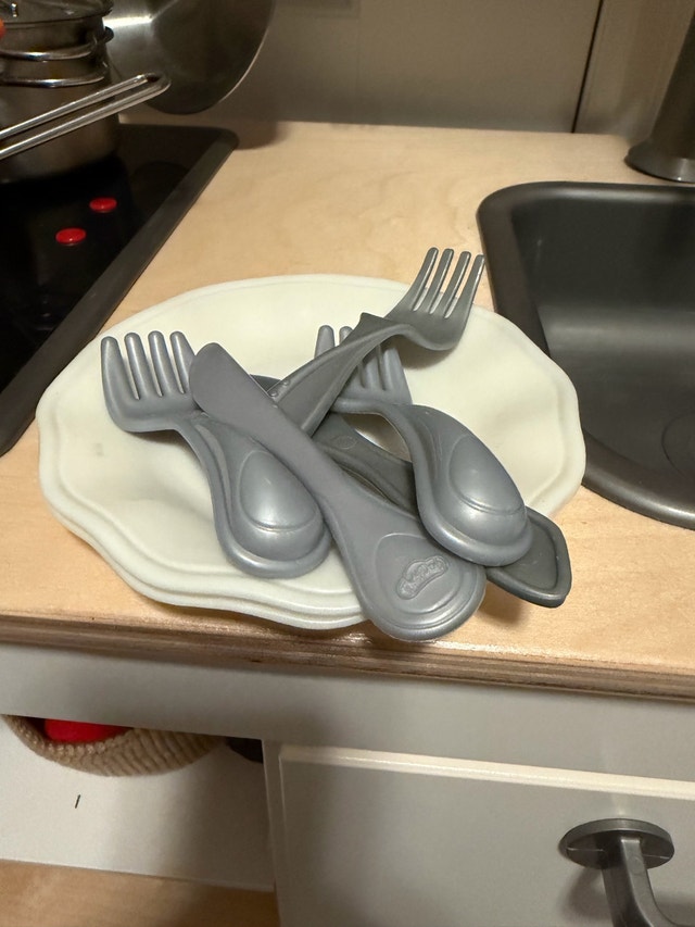 Ikea Kitchen with food accessories - photo 4