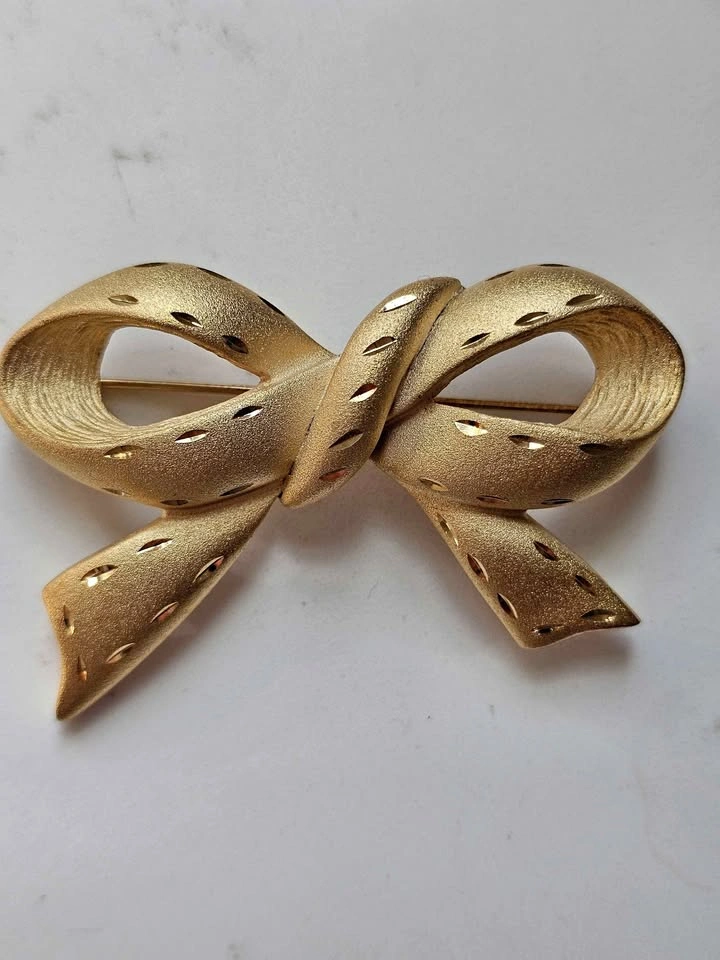 Vintage 80s Matte Gold Bow Brooch