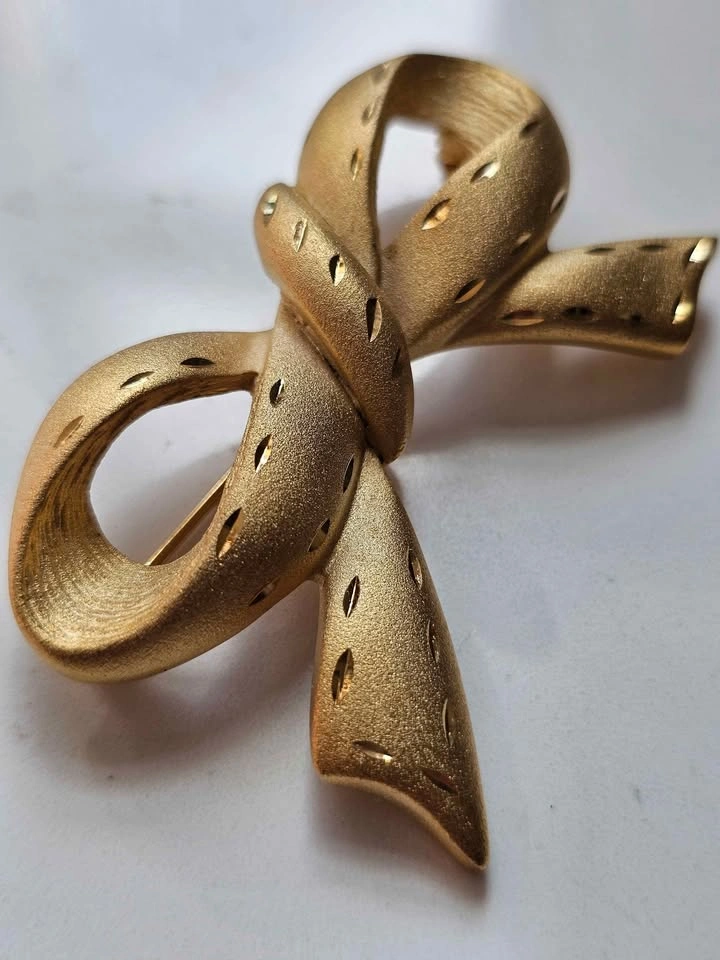 Vintage 80s Matte Gold Bow Brooch - photo 2
