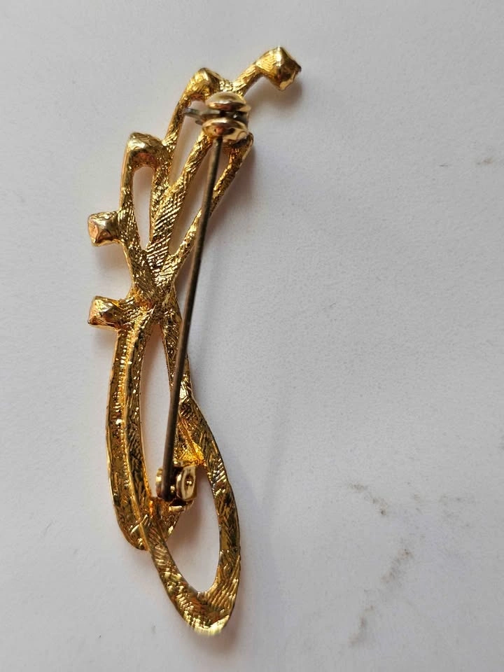 Vintage Gold-Tone Ribbon Spray Brooch - photo 3